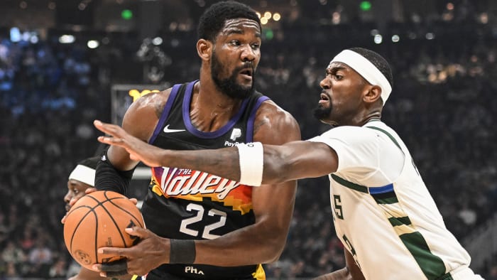 Phoenix Suns center Deandre Ayton (22) gets pressure from Milwaukee Bucks center Bobby Portis.